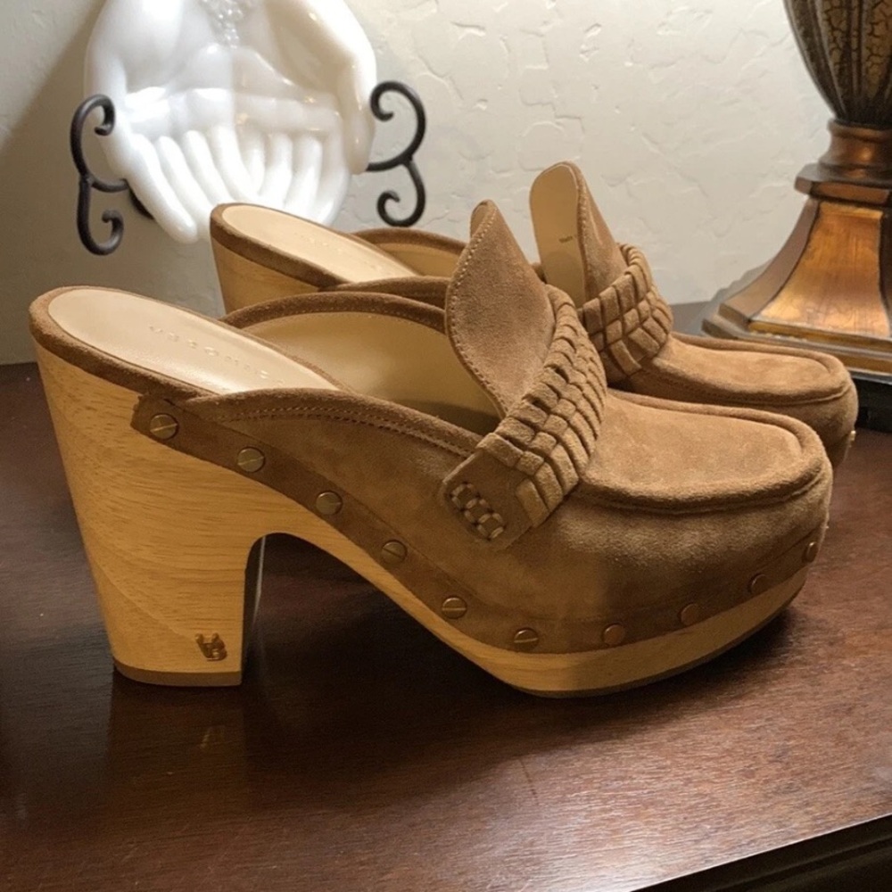 Women’s Suede Clog Heels in Tan
